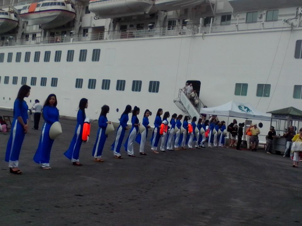 Over 8,500 foreigners visit Vietnam on luxury cruise ships  